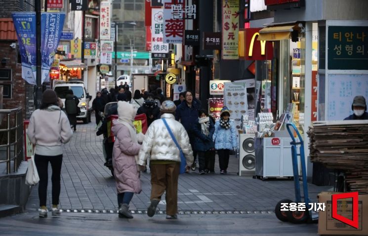 계엄으로 곤두박질친 소비심리…바닥 찍었나