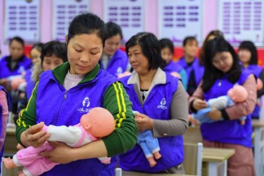 심각한 저출산 위기에 "임신 언제 해요?"…독촉 전화 돌리는 중국