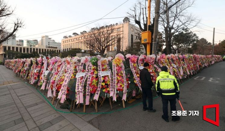 국민의힘, '공정성 의심' 尹 탄핵심판 헌법재판소 압박