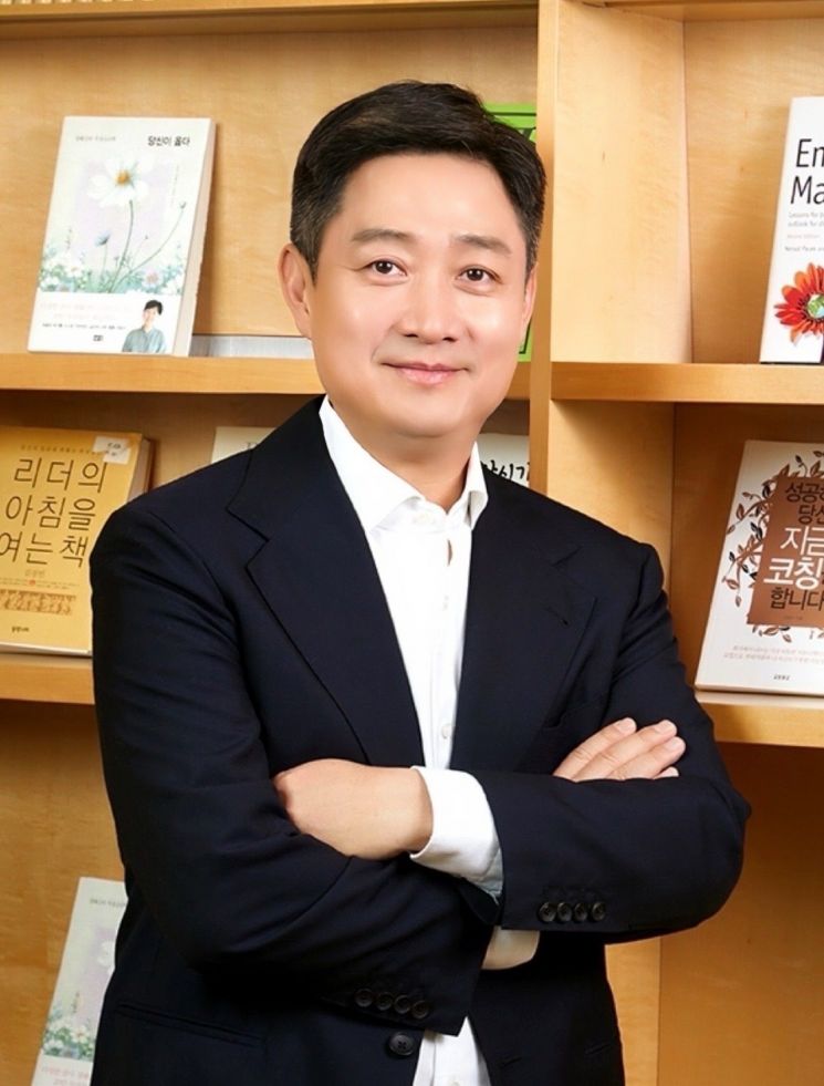 [신년사]LGU+ 홍범식 "고객을 최우선 가치로 삼아 함께 성장하자"