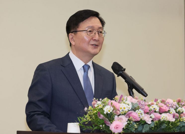 [신년사]유홍림 서울대 총장 "집단지성으로 국가 난제 해결하자"