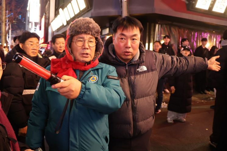 마포구 홍대 레드로드 12만 인파에도 사고 없어...안전관리 최선 다한 값진 결과