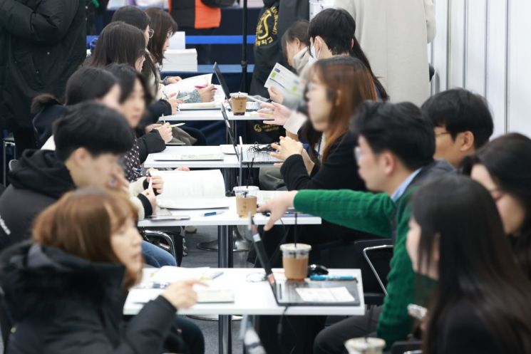 오늘 정시 접수 마감…'의대 열풍'에 SKY 평균 경쟁률 하락