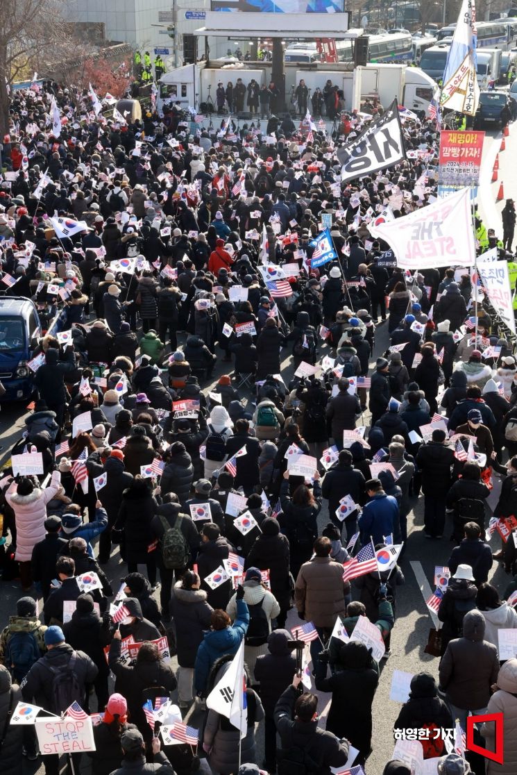 공수처 "尹 체포영장 집행 불가능 판단, 집행 중지…유감"