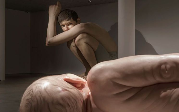 Boy (2000) by Ron Mueck, AroS Aarhus, ⓒThaddaeus Ropac