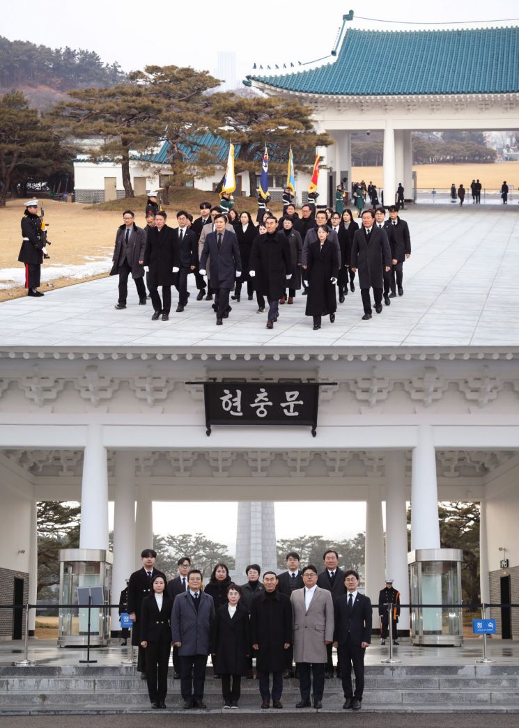 서초구의회 국립서울현충원 참배로 새해 공식 의정 활동 시작