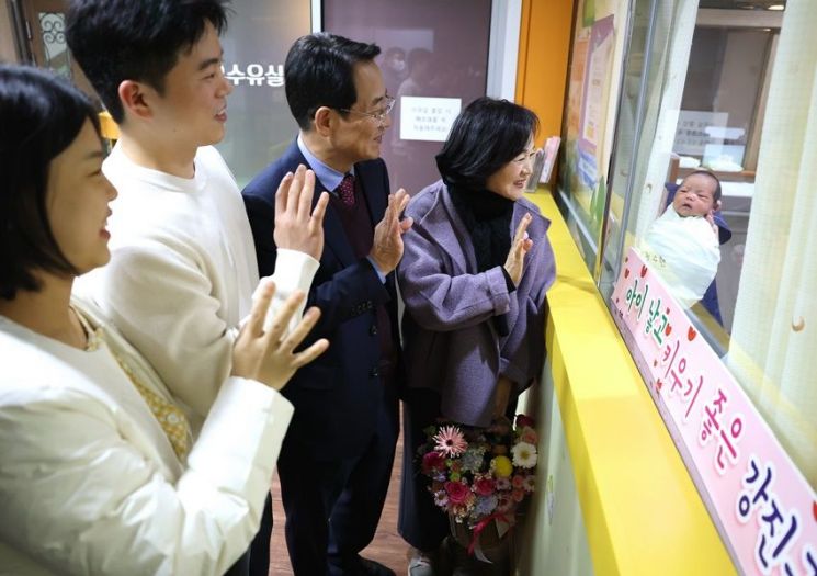 강진군, 축복의 ‘새해둥이’ 힘찬 울음소리