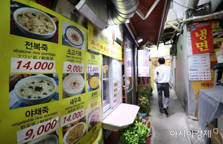 물가 폭등 겪고 나니…직장인들 "구내식당이 진짜 사내 복지"