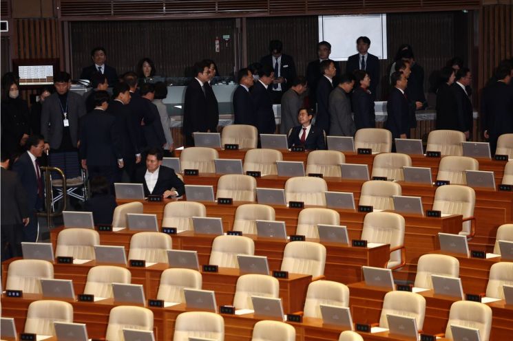 尹 탄핵·수사 놓고 국민의힘 분화…강성보수부터 소장파까지