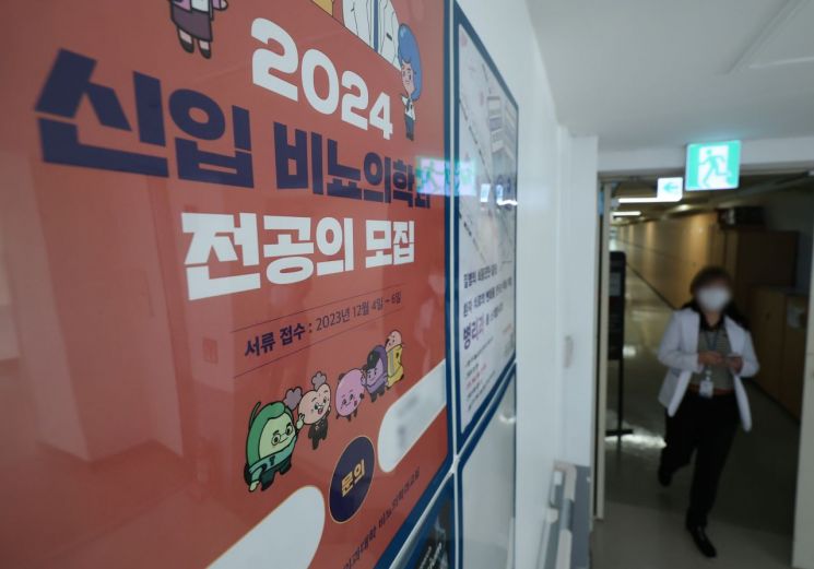 국민 70% "의정 갈등에 피로감"…88% "부정적인 영향 커" 
