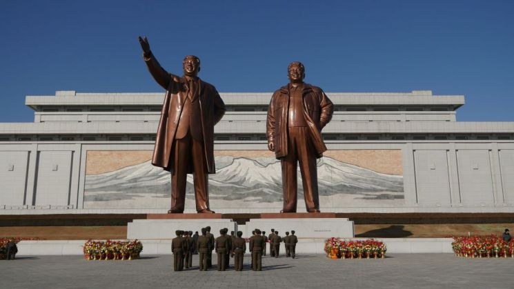 평양시민들, 강추위에도 "대동강맥주 마실래"…5배 웃돈 붙기도