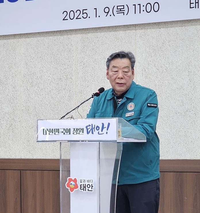 9일 충남 태안군청 중회의실에서 열린 신년 기자회견에서 가세로 군수가 기자들의 질문에 답하고 있다. /태안=최병민 기자