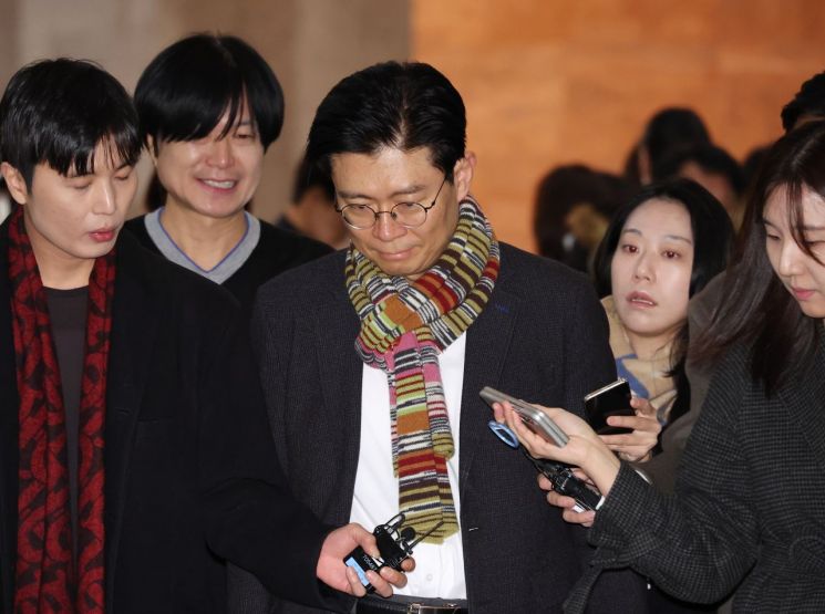 與 전략기획특위 "반사이익으로 지지율 상승…만족 안 돼"