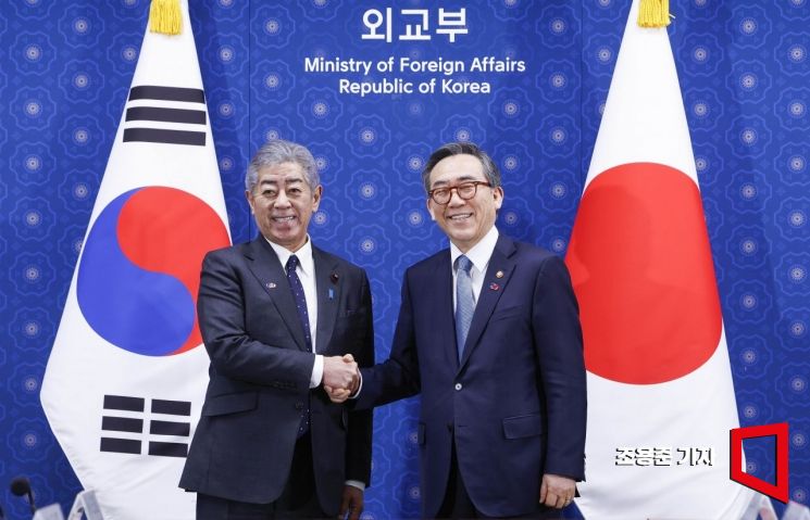 [포토] 악수하는 한일외교장관