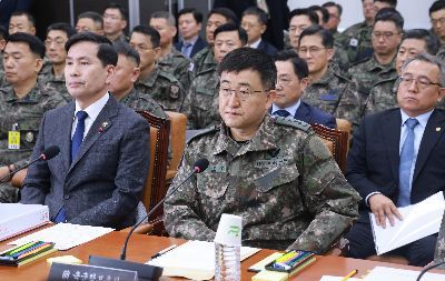 박안수 전 육군참모총장이 14일 국회에서 열린 '윤석열 정부의 비상계엄 선포를 통한 내란 혐의 진상규명 국정조사 특별위원회' 전체회의에 출석하고 있다. 김현민 기자