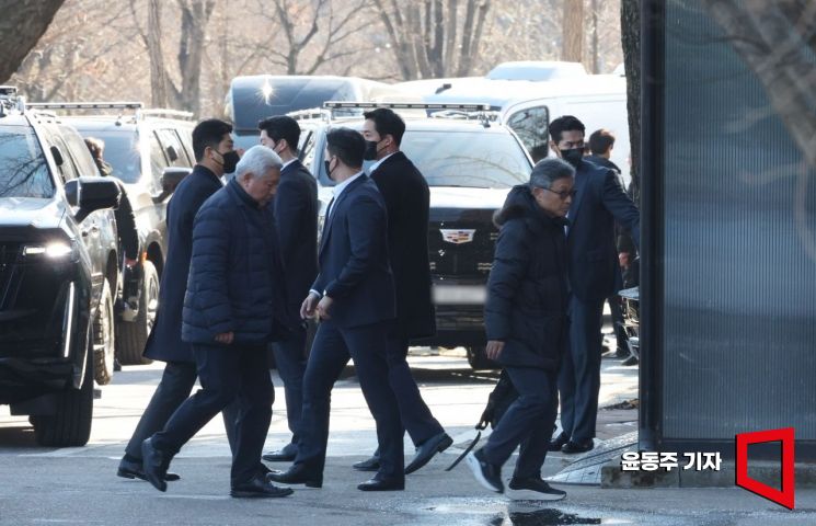 [포토] 공수처 들어가는 변호인단