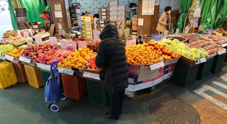 서울 시내 한 전통시장. 연합뉴스