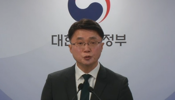 15일 오전 정부서울청사에서 류제명 네트워크 정책실장이 알뜰폰 경쟁력 강화 방안을 발표하고 있다/사진=e-브리핑 캡처