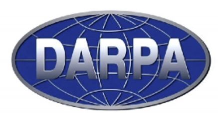 미 국방고등연구계획국(DARPA)은 2010년 엔비디아, 인텔 등 미국 반도체 기업들과 협력해 '보편적 고성능 컴퓨팅(Ubiquitous High Performance Computing)' 연구 프로젝트를 진행했다. 이 프로젝트의 결과물이 가시적으로 상용화된 적은 없으나, GPGPU를 비롯한 여러 반도체 혁신의 간접적 자양분이 됐다. DARPA