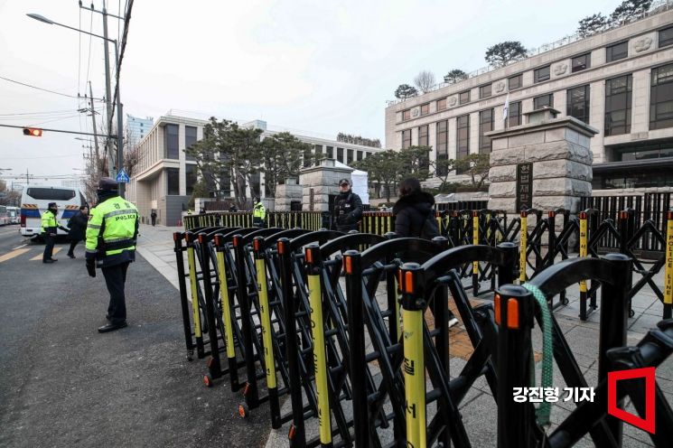 [포토] 경비 강화된 헌법재판소 
