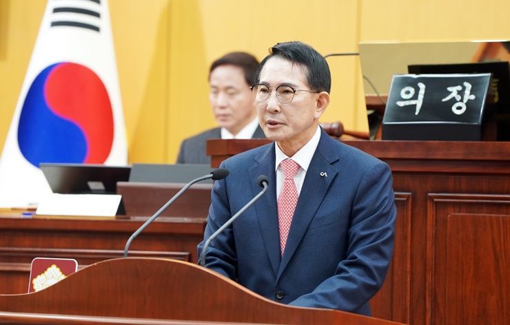 이완섭 충남 서산시장이 20일 서산시의회 본회의장에서 열린 제301회 서산시의회 임시회 제1차 본회의에서 시정연설을 하는 모습. /서산시