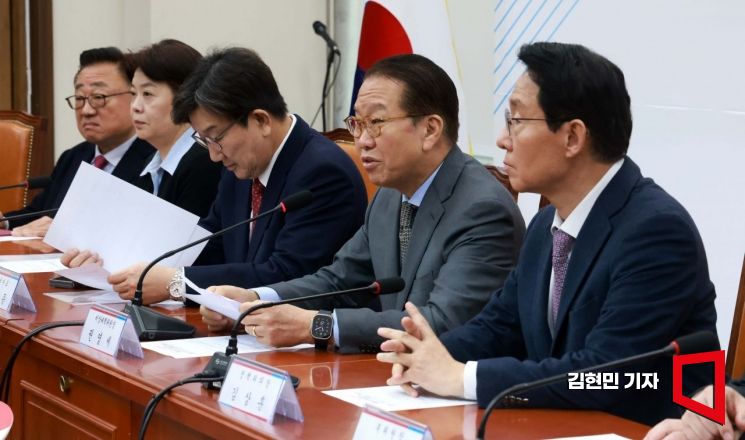 [포토] 與 민생특위 첫 회의… "사회 그늘진 곳 없앨 것"