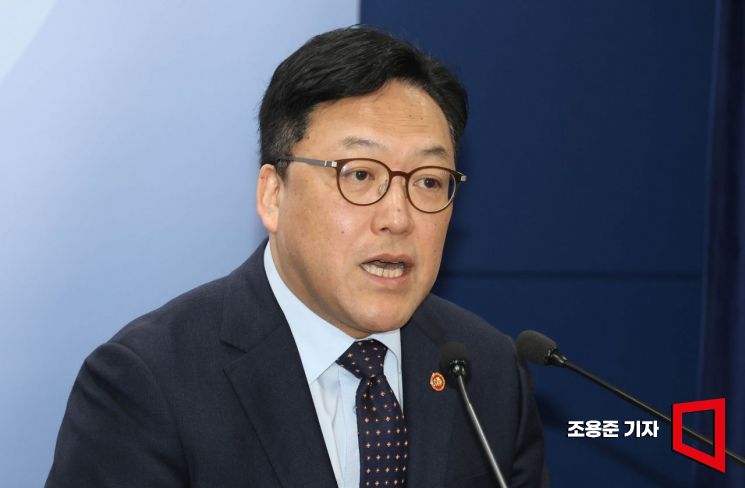 김병환 금융위원장이 지난달 22일 서울 종로구 정부서울청사에서 최근 현안에 대한 기자간담회에 참석해 발언하고 있다. 조용준 기자