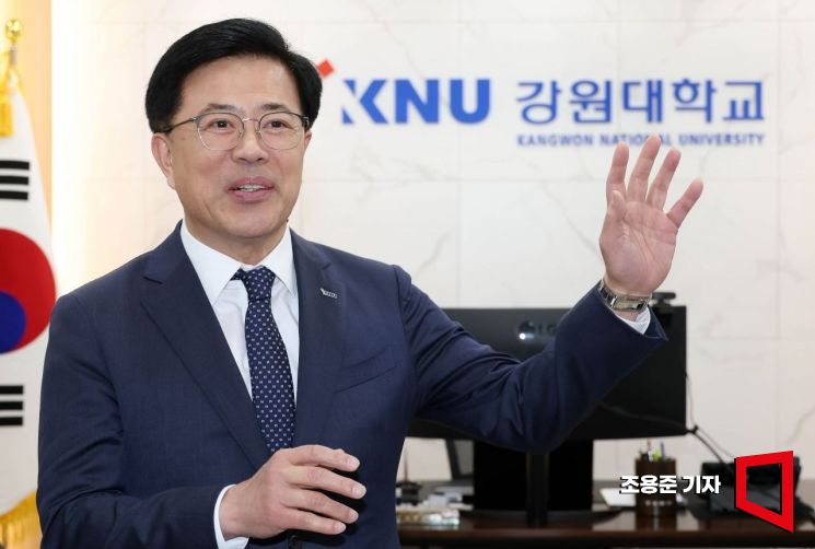 [인터뷰]정재연 총장, ‘통합 강원대’ 넘어 ‘방산 벤처 메카’ 꿈꾼다
