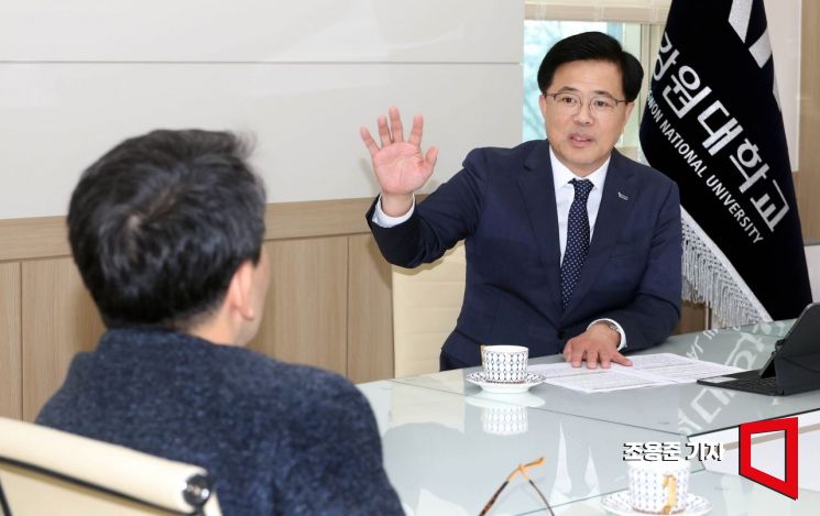 [인터뷰]정재연 총장, ‘통합 강원대’ 넘어 ‘방산 벤처 메카’ 꿈꾼다