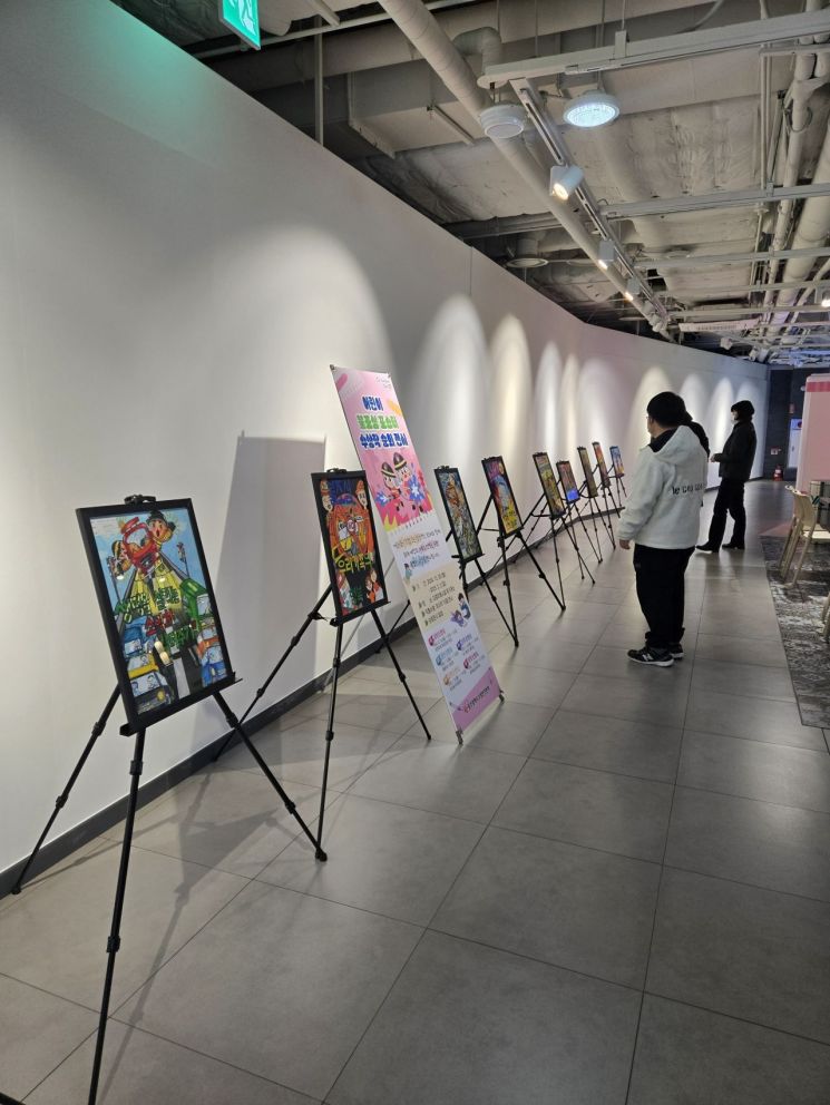 광주 동부소방서는 오는 23일까지 동구 NC웨이브 충장점 9층에서 어린이 불조심 포스터 공모전 수상작 전시회를 개최한다. 광주 동부소방서 제공