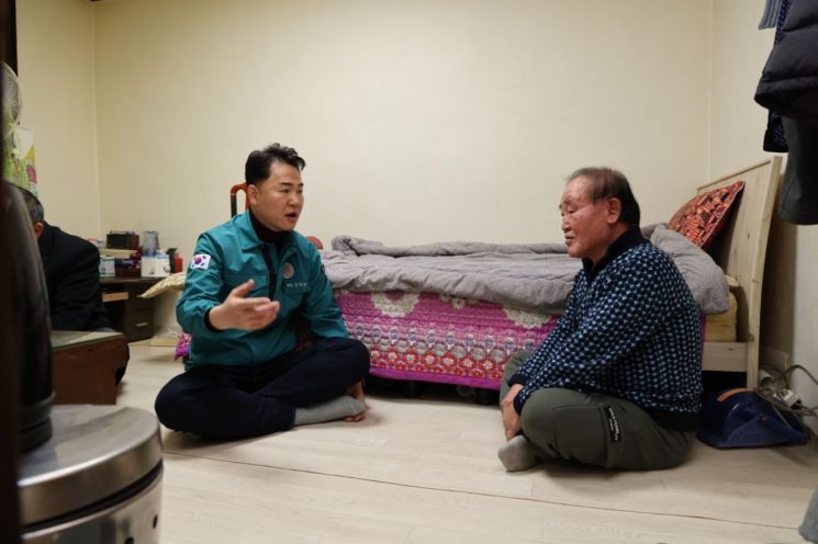 오언석 도봉구청장 설 명절 앞두고 독거 어르신 찾아 봬 