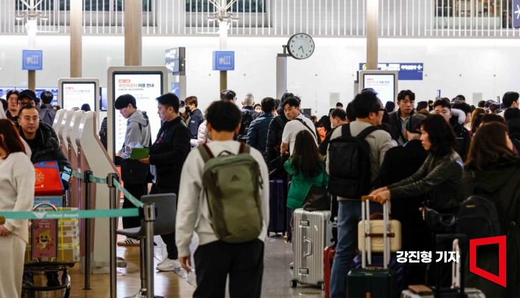 엎친데 덮친 대한민국…속 타는 중장년층, 패키지 여행 '큰 손' 실종