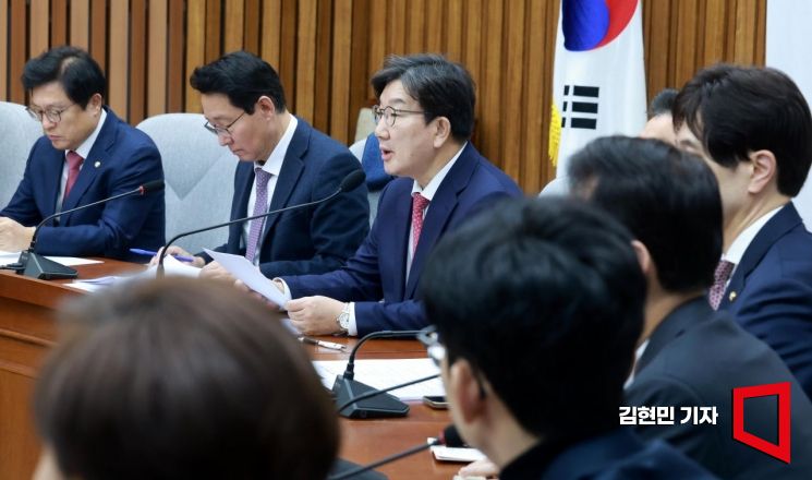 [포토] 권성동 "이재명, '정치적 자아분열' 신년회견 한 줄도 못 믿어"