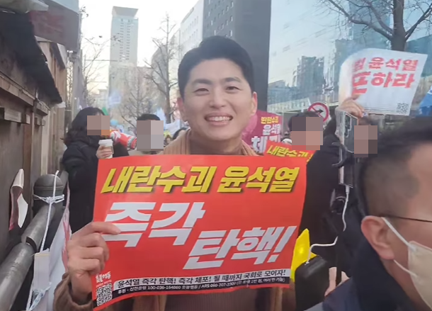 '尹 비판' 소재원 작가, 악플러 무더기 고소 예고…"1차 200명"