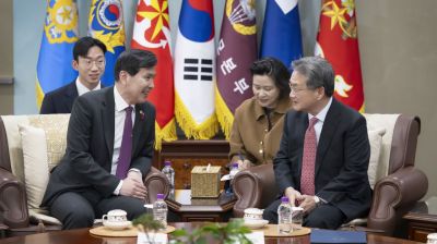 국방장관 대행, 주한미대리대사 접견 “한미동맹 굳건”