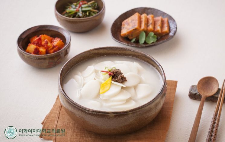 설날 아침, 한 그릇만 먹어도 '폭탄' 맞는다…과다 섭취 주의[콕!건강]
