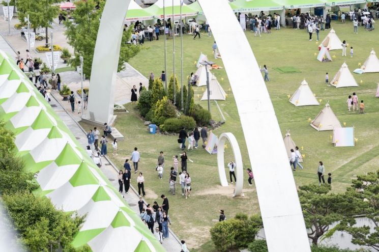 한강이 부른 독서 열풍, 광주시립도서관이 잇는다