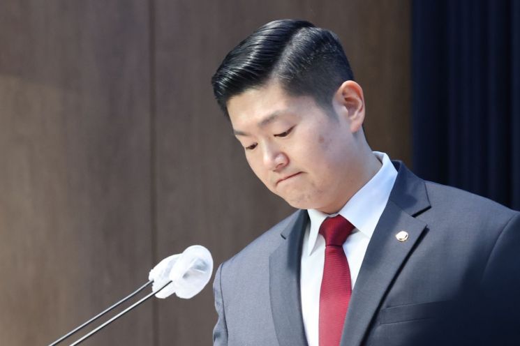 '尹 면회' 권성동 "친구 어려울 때 위로"…김재섭 "왜 이런 식으로"