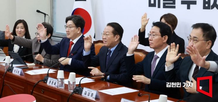 [포토] 수어로 인사하는 국민의힘