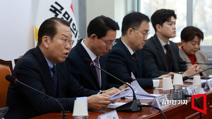 [포토] 권영세 "이재명, 느닷없이 친기업…뒤통수치고 반창고 붙이는 격"
