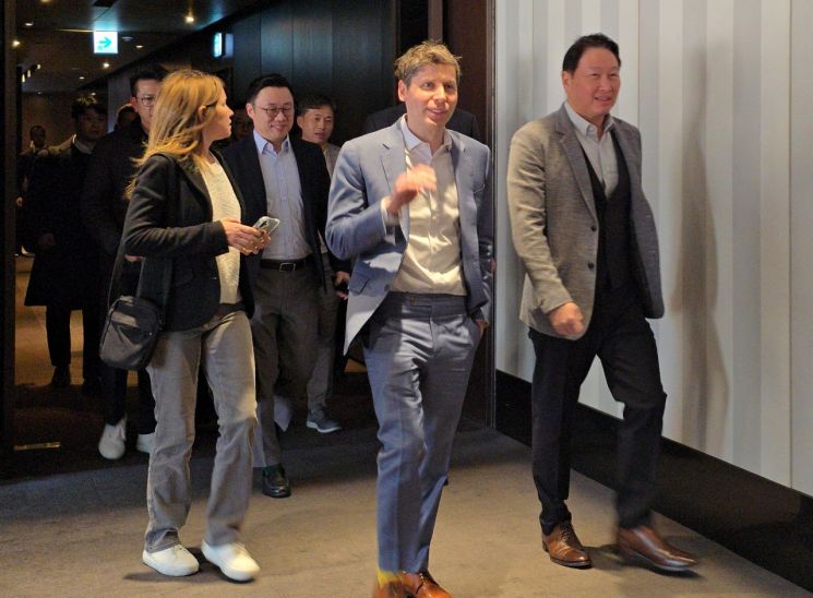 최태원 회장, 올트먼 오픈AI CEO와 만나… AI 협력 강화