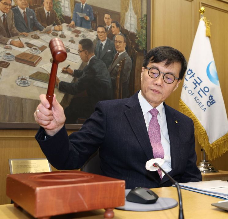[금통위poll]①"2월 금리 25bp 내릴 것"…다음 인하 5월 이후