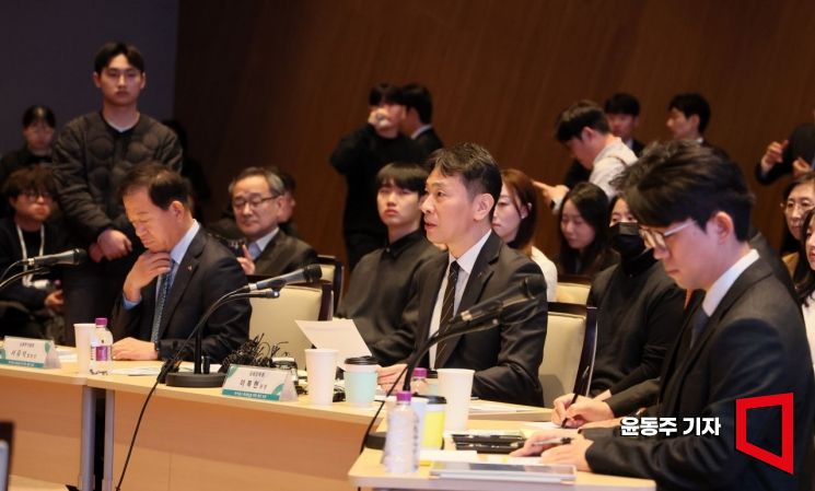 [포토] 이복현, 한국 증시 활성화 토론회 참석