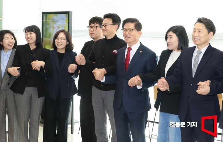 [포토] 김문수 장관, 중장년계속고용 현장간담회 참석