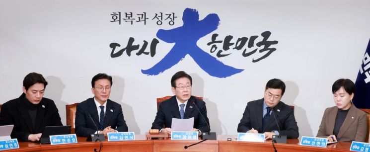 [AK라디오]'이재명 변화' 실용이냐, 퇴행이냐