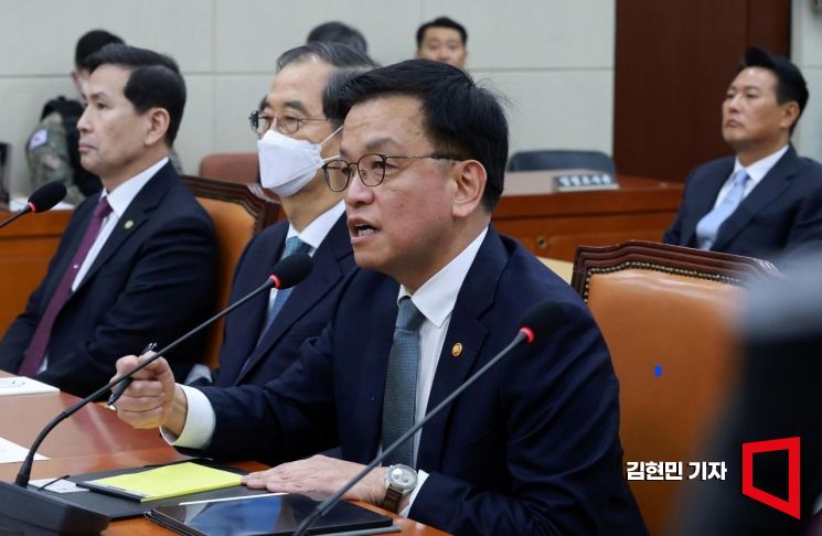 [포토] 崔대행, 마은혁 권한쟁의에 "헌재 결정 존중…그러나 예단 못해"
