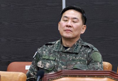 이진우 전 수도방위사령관이 6일 국회에서 열린 '윤석열 정부의 비상계엄 선포를 통한 내란 혐의 진상규명 국정조사 특별위원회' 3차 청문회에 출석하고 있다. 2025.2.6. 김현민 기자