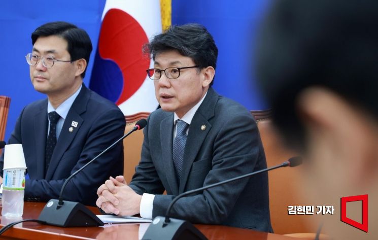 [포토] 野 진성준 "급속한 노령화…정년 연장논의 시작할 때"
