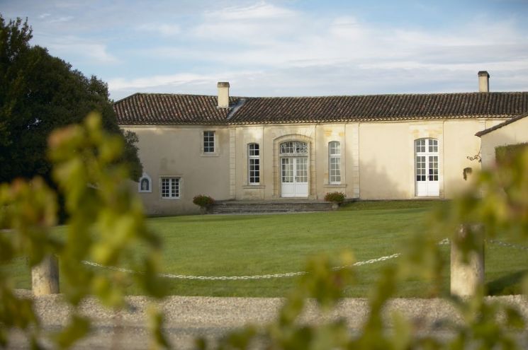 메종 두르뜨가 소유한 '샤토 라 가르드(Chateau La Garde)' 전경.