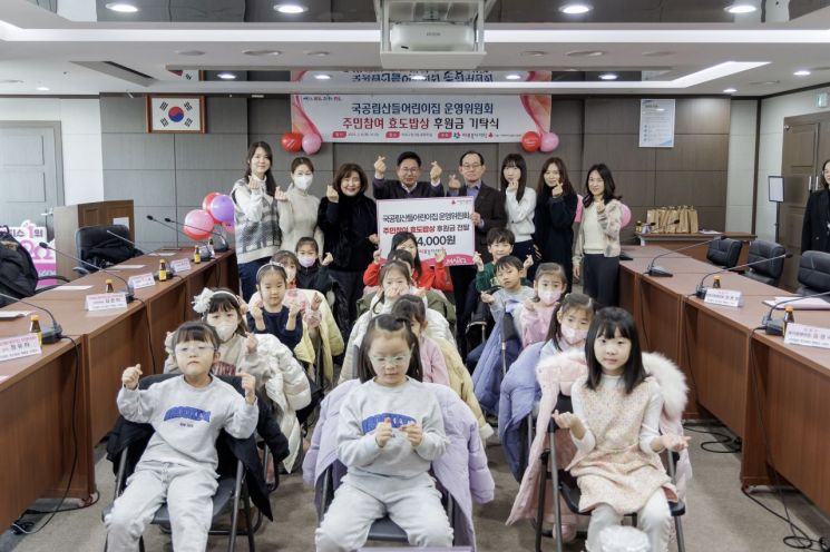 박강수 마포구청장, 산들어린이집 주민참여 효도밥상 후원금 기탁식 참여